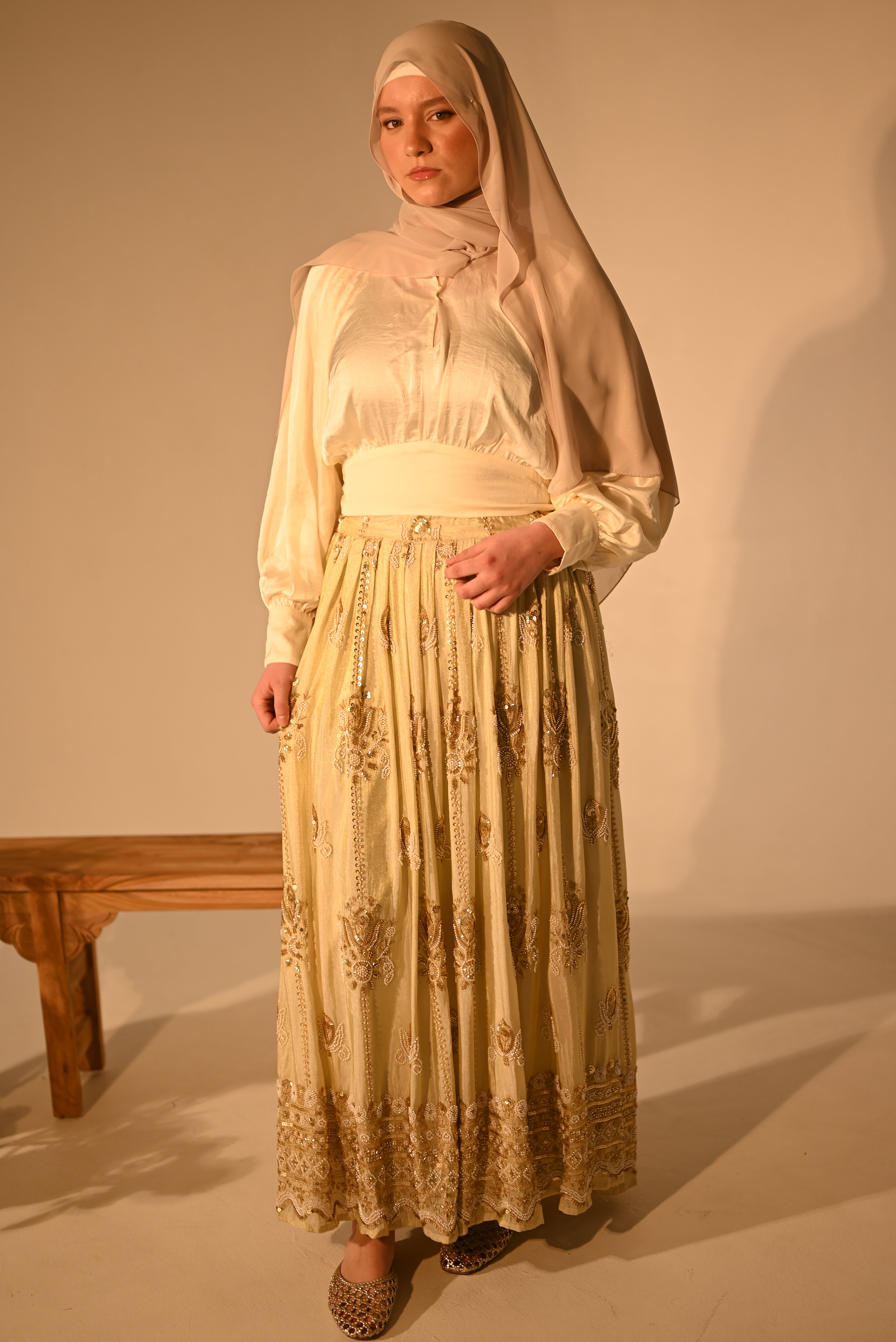 Gold-Beige bestickter Rock von ZADHYA