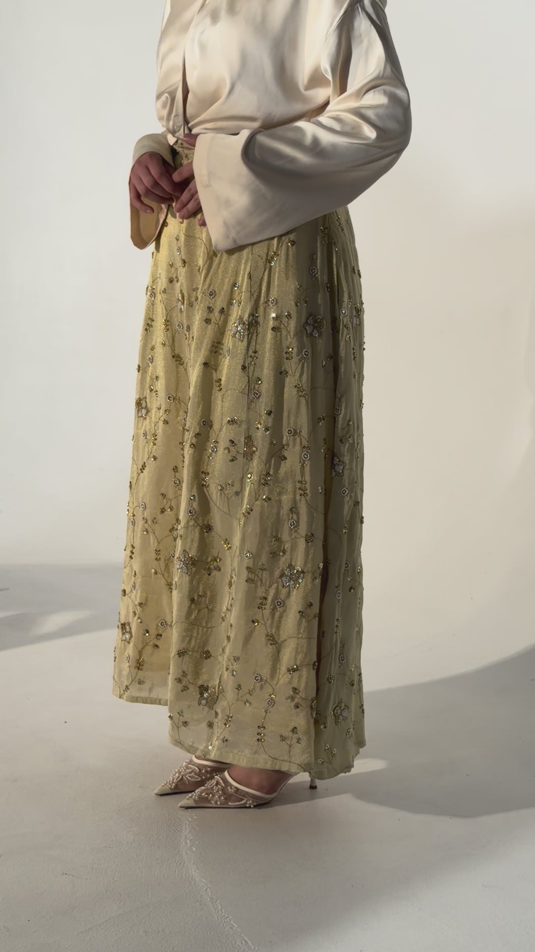 Golden Beige bestickter Rock von ZADHYA