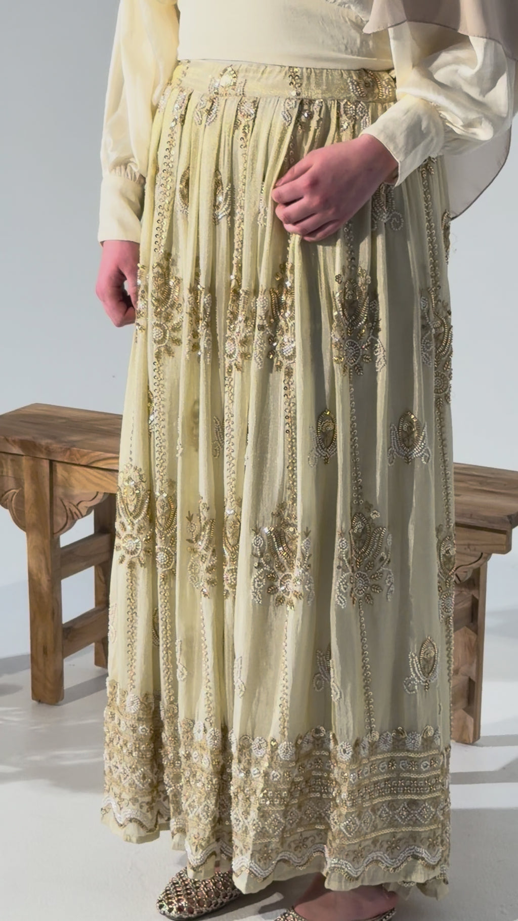 Gold-Beige bestickter Rock von ZADHYA